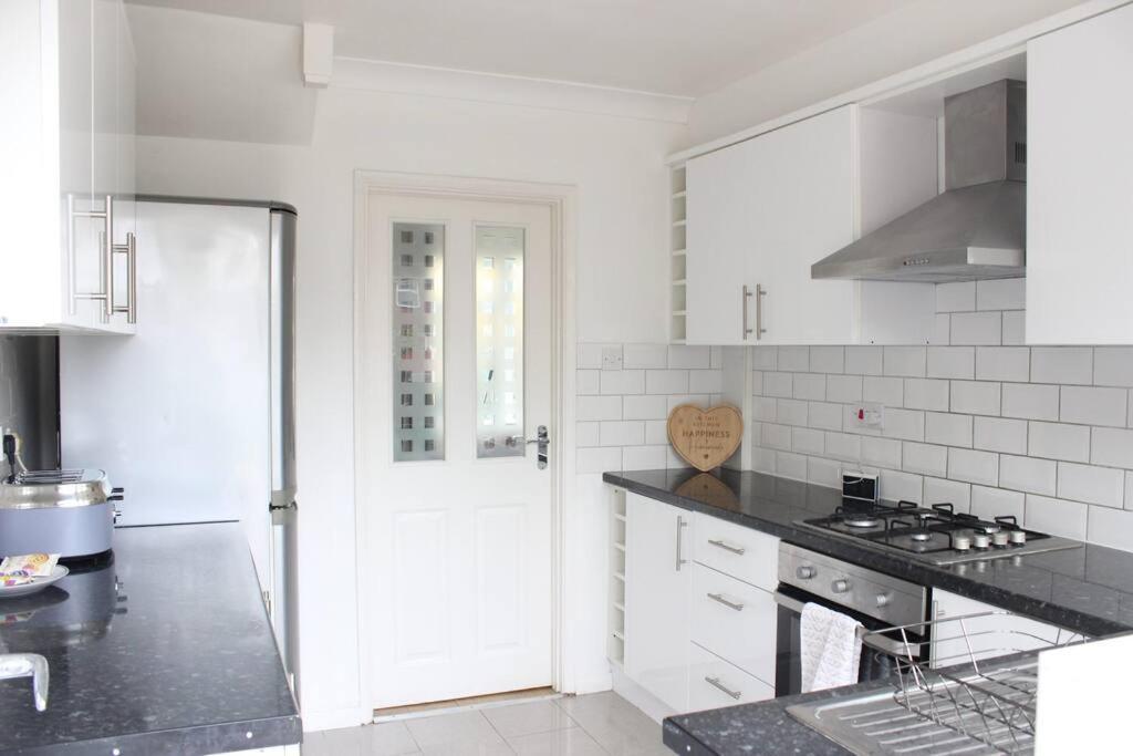 Private & Comfortable 2 Bedroom Home Away From Home Стэнвэлл Экстерьер фото