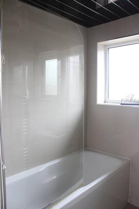 Private & Comfortable 2 Bedroom Home Away From Home Стэнвэлл Экстерьер фото